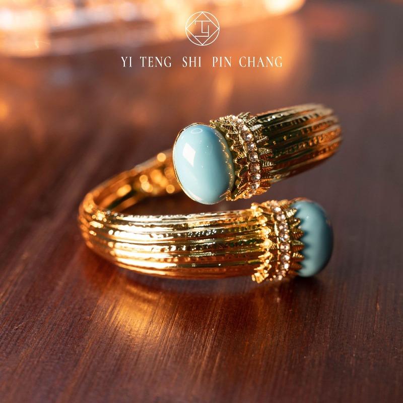 

Fashion 18k Celebrity Temperament Green Pine Bracelet U Shape Women s Gold Bracelet Jewelry