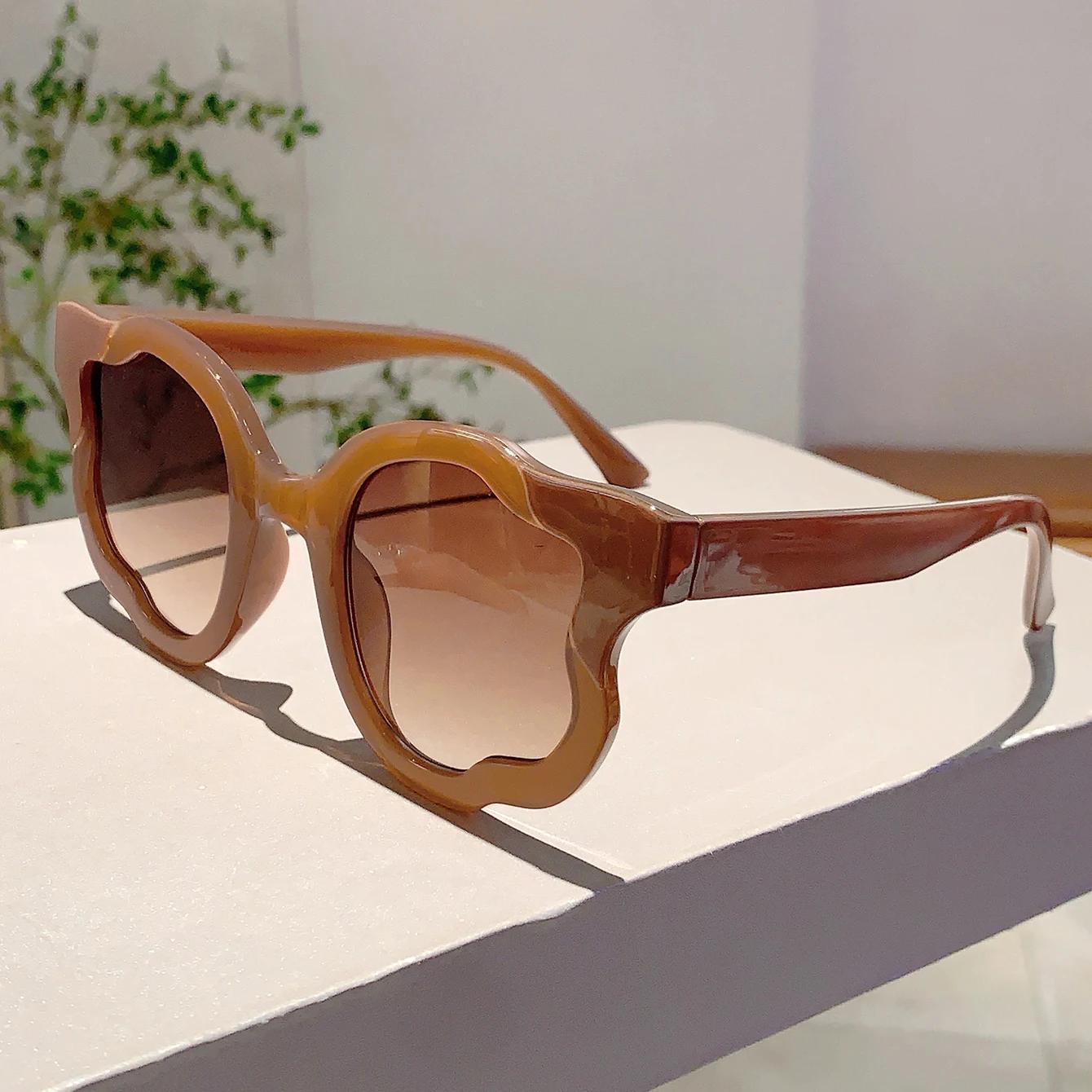 

KAMMPT Vintage Flower Shaped Sunglasses Women 2024 Fashion Gradient Beach Vacation Shades Trendy Luxury Brand Design Sun Glasses as picture shows