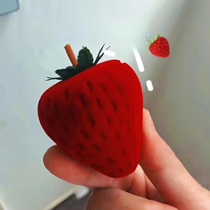 

Strawberry Box Jewelry Boxes Ring Storage Box Love Valentine Day Gift Ring Display Holder Fashion Earring Flocking Jewelry Box 5x5x5cm