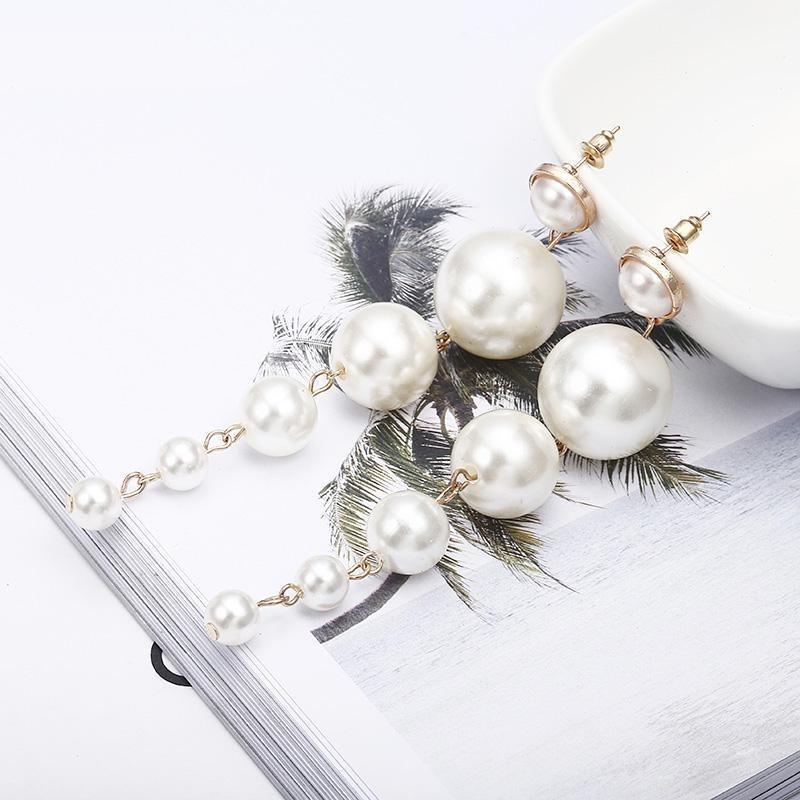 Orecchini lunghi moderni ed eleganti Orecchini pendenti con personalità a catena con perle d'imitazione
