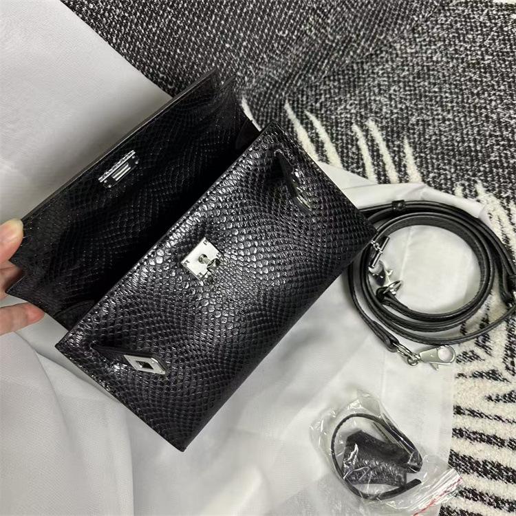 French Niche Temperament Portable Small Bag Women's Bag 2025 New Trendy Fashion Shoulder Bag Foreign Style Snake Pattern Messenger Bag