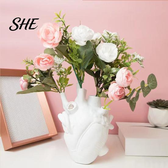 Realistic Heart Sculpture Shaped Flower Vases, Resin Vase, Creative Holder, Modern Art Vase Style Decorative for Home Wedding Valentine Gift