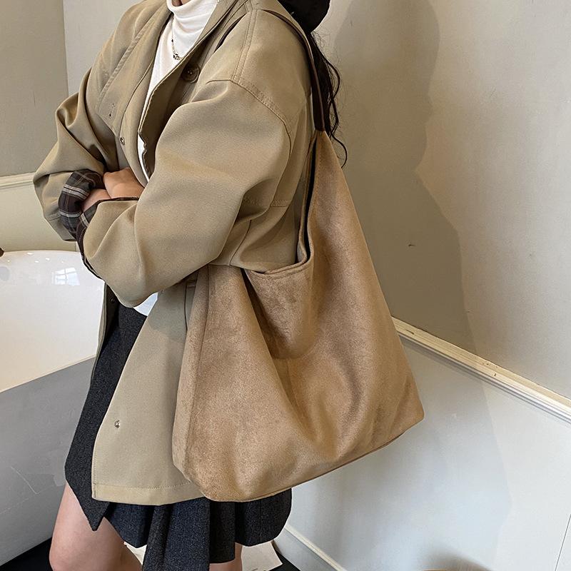 Large-capacity retro bag women's autumn and winter versatile 2025 new casual shoulder bag texture work commuter tote bag