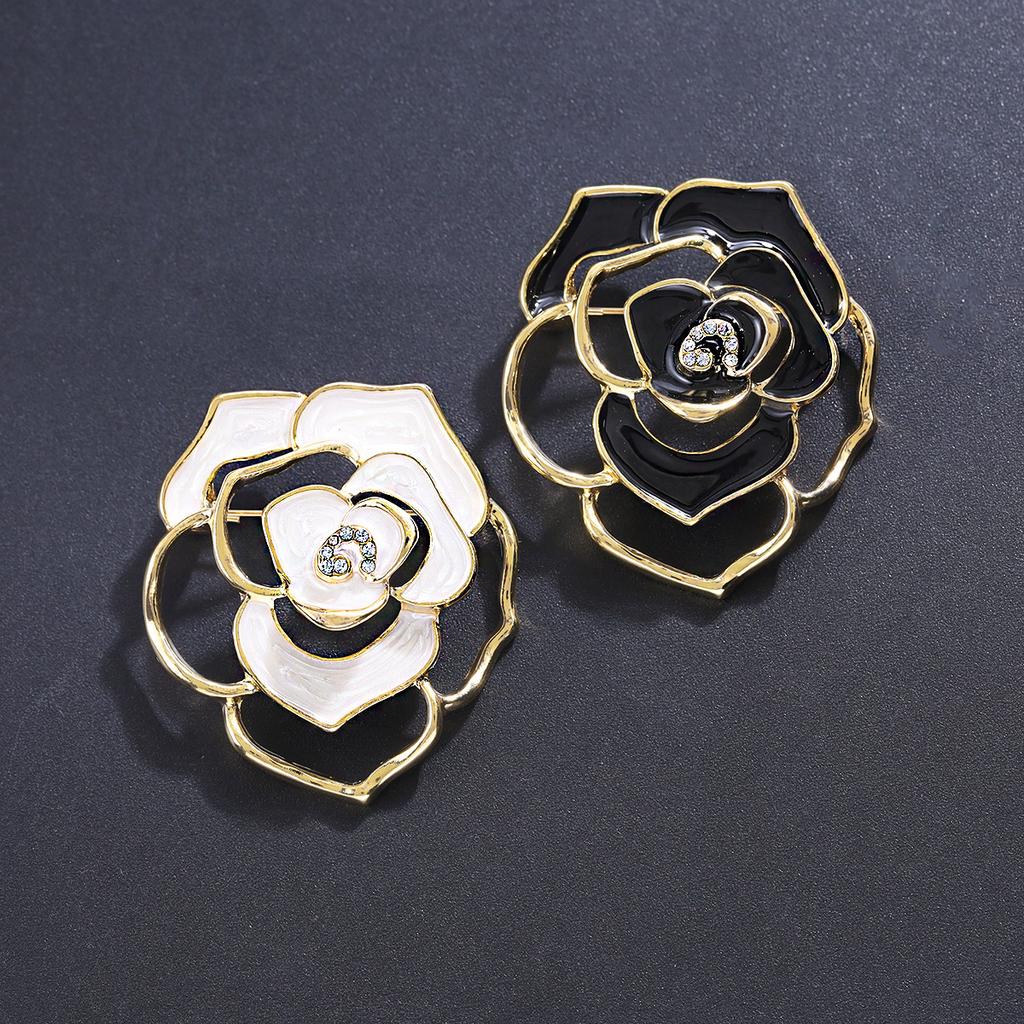 High-end Fashion Hollow Camellia Brooch Niche Design Light Luxury Versatile Blazer Pin with Accessories