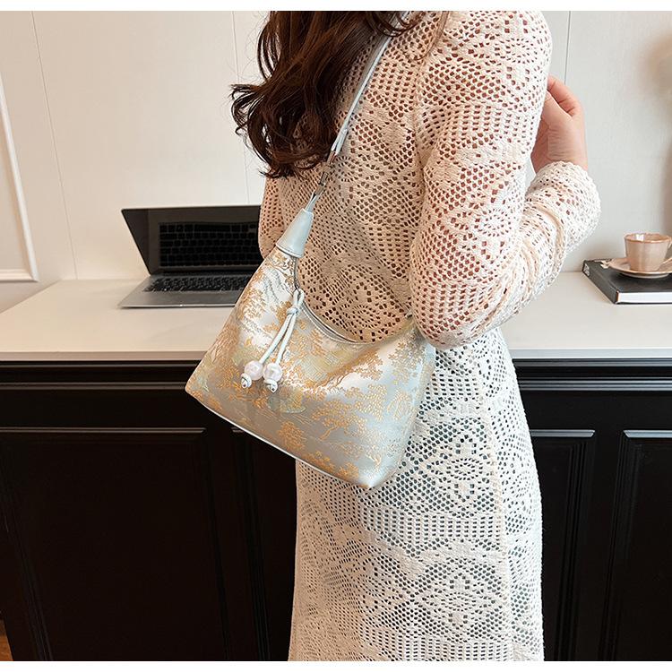 Hand Carrying New Chinese Style Bag Women's 2024 Summer Fashion Embroidered Pea Bag Niche Luxury Simple Crossbody Women's Bag
