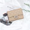 Cartera corta de cuero de lujo ligero para mujer, nueva de 2025, plegable de tres pliegues, billetera corta de piel de vaca caviar, espacio para múltiples tarjetas