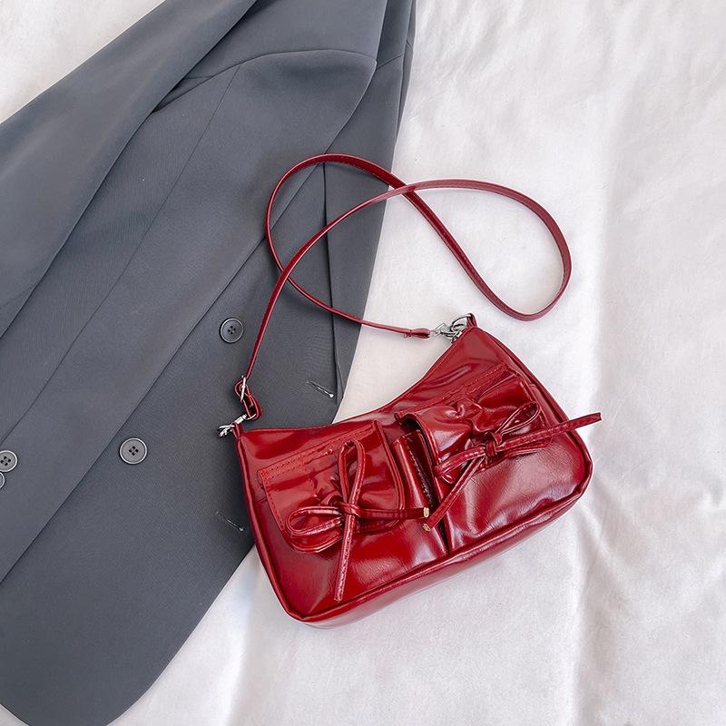 Large capacity bag women's spring 2025 new fashion niche design shoulder messenger bag underarm pillow bag