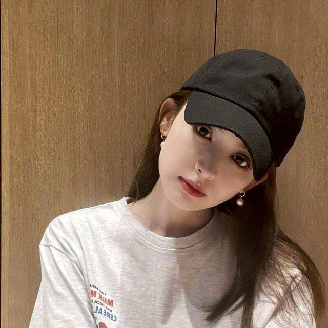 Men's and women's soft top solid color cap star ins show face small casual versatile trendy black baseball cap