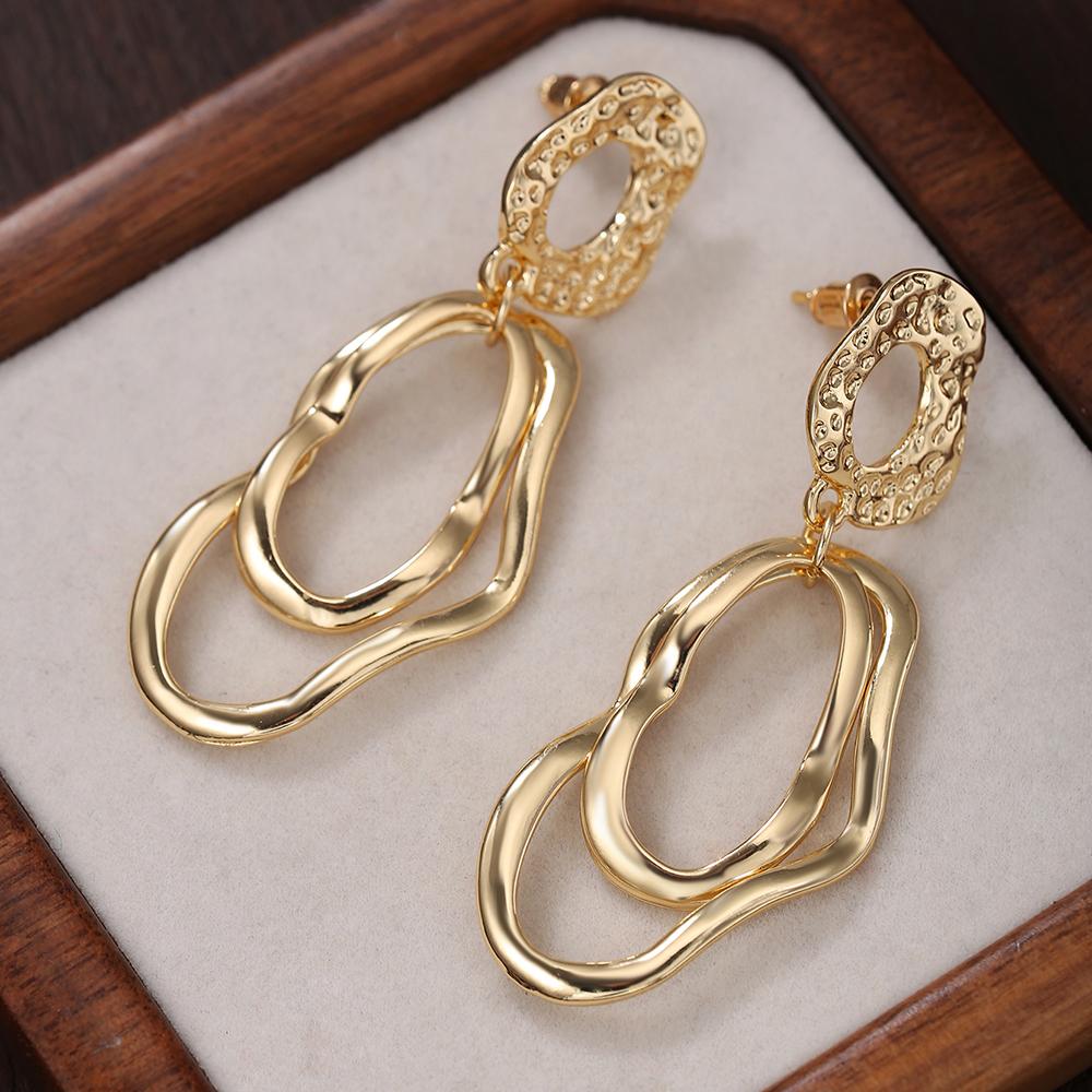 Retro Metal Geometry Irregular Clip on Earrings No Pierced for Women Long Hollow Oval Fashion Pendant Earrings Jewelry
