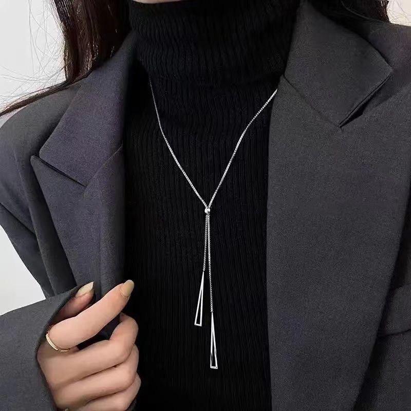 Korean Pearl Necklace: High-End Silver Clavicle Chain with Niche Design, Perfect for Light Luxury and Sweater Pendants.