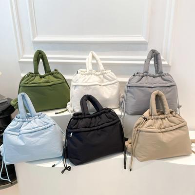 Flauschige, mit Baumwolle gefüllte Nylon-Einkaufstasche mit Kordelzug, Umhängetasche für Damen, Winter-Freizeitrucksack, modische Wolkentasche