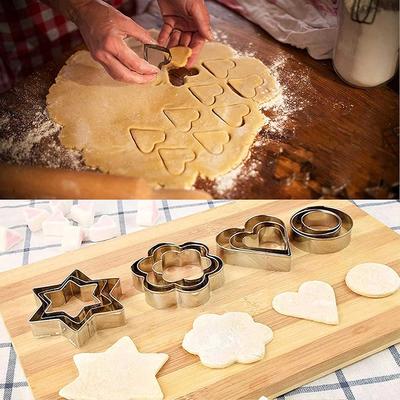 12Pcs Mini Cookie Cutters Set Stainless Steel Biscuit Mold Heart Star Round Flower Biscuit Cutters Kit Cookie Mold Baking Tools