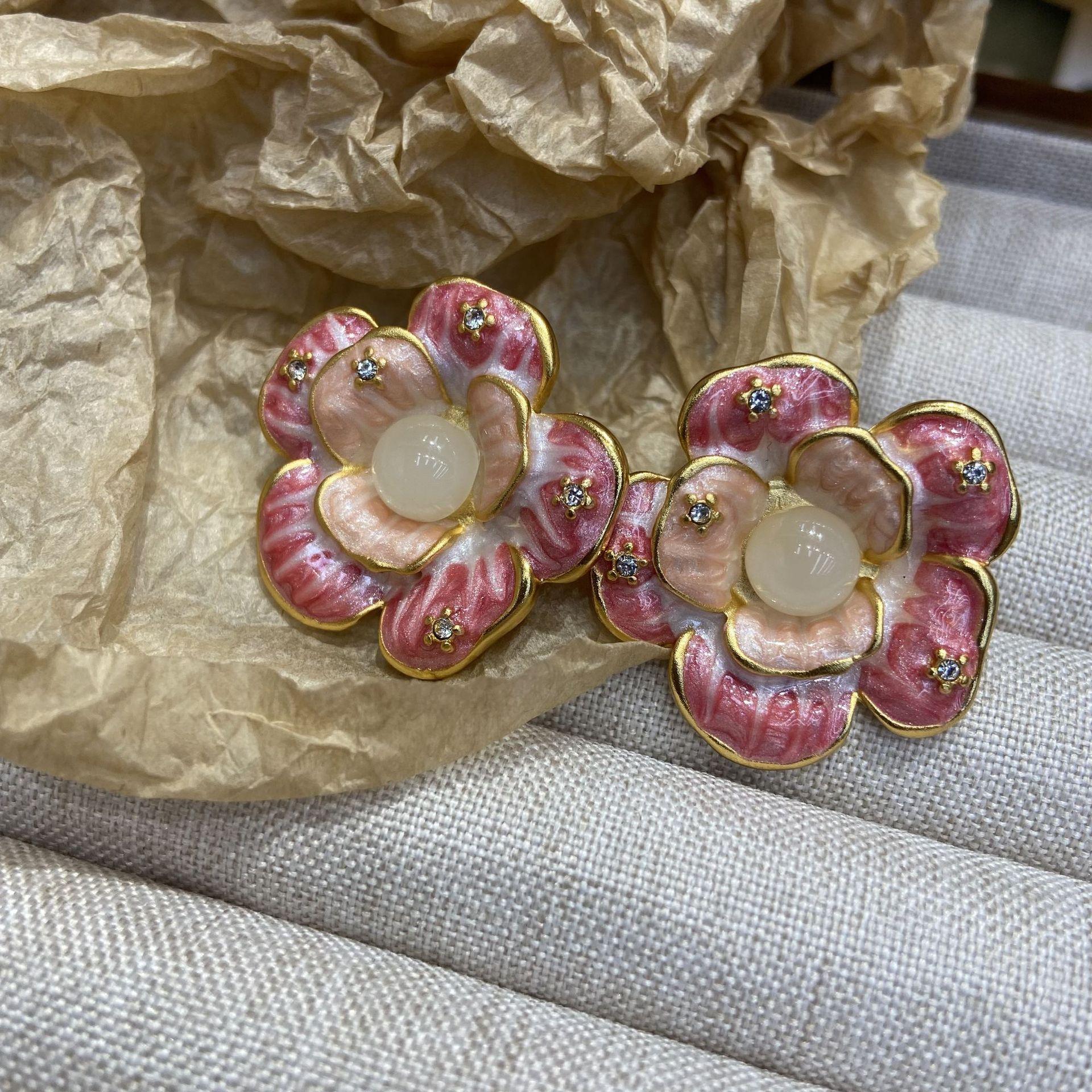 

Drip Enamel Five-Petal Flower Stud Earrings Are Exquisite And Fashionable