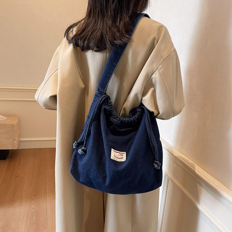 Korean version of fashion casual denim bag women's 2025 new simple commuter shoulder bag large capacity tote bag
