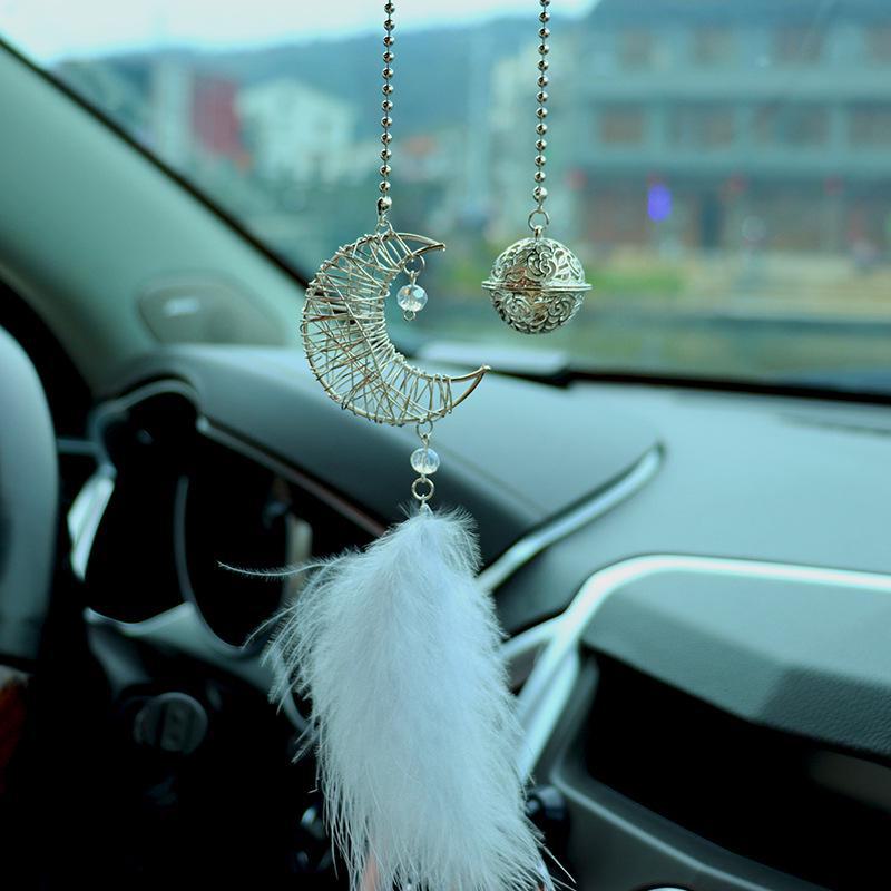 Geometrische Sterne, Monde, Federn: Kreative Innen- und Rückspiegelanhänger