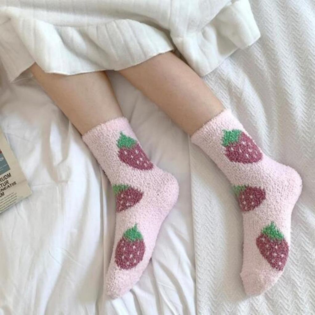 1 Pair Coral Fleece Mid-Calf Socks - Thickened Winter Warm Floor Socks with Cartoon Patterns for Women