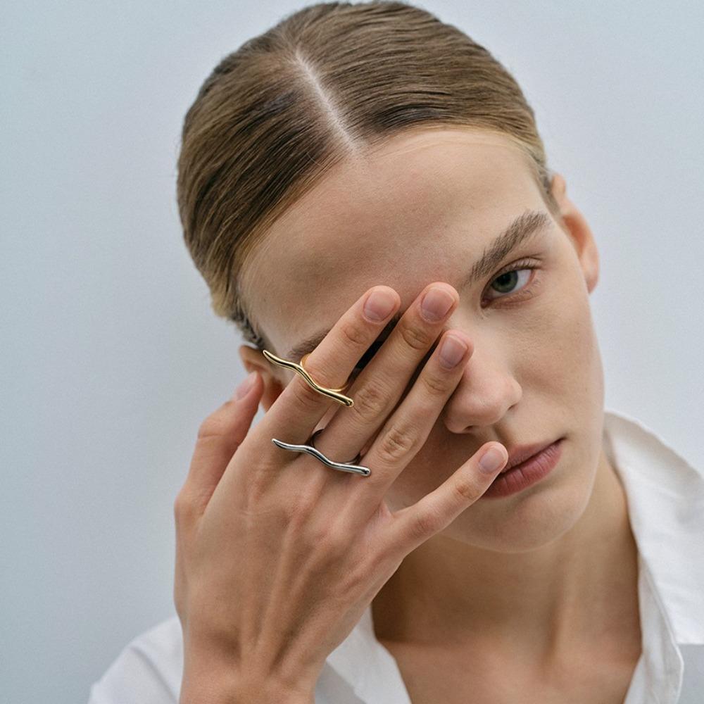 

Стильное простое гофрированное открытое кольцо. Индивидуальное простое французское открытое кольцо. Новое волнистое открытое кольцо.