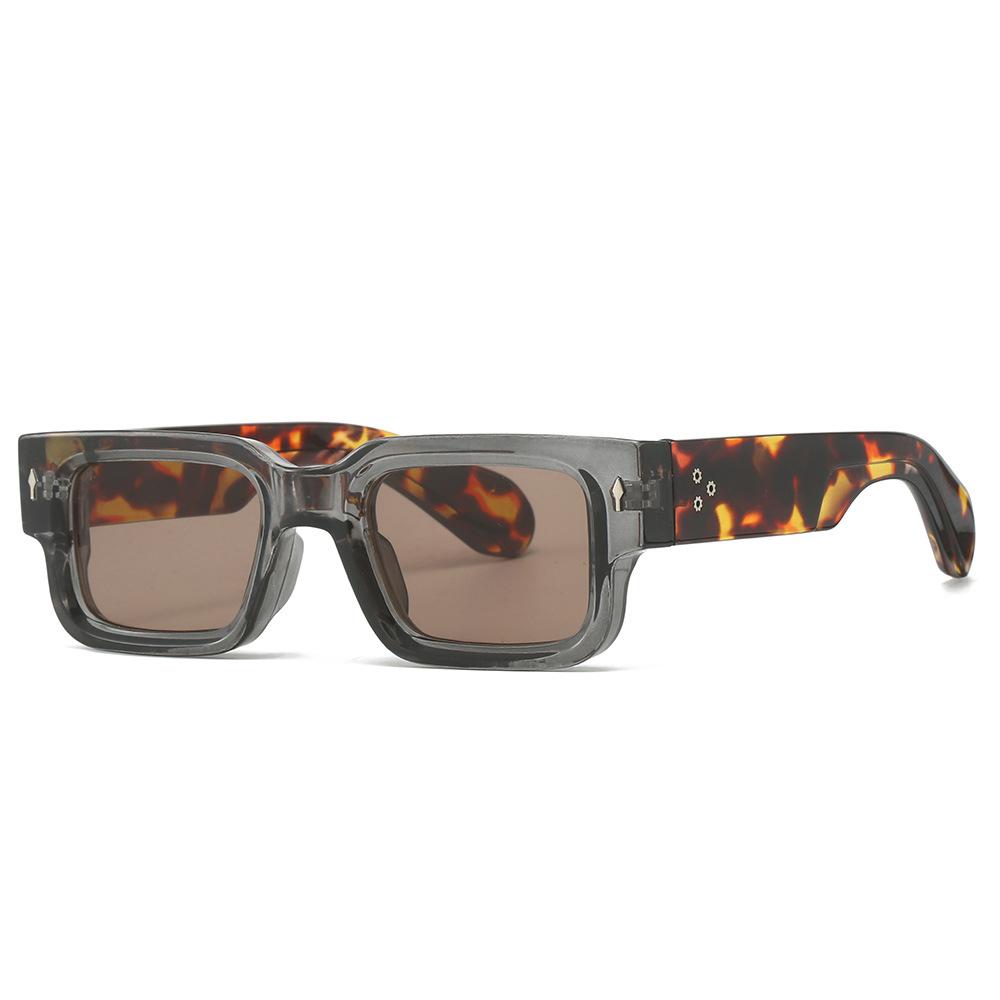 Classic Fashion Rivet Brand Designer Square Sunglasses Women For Men Luxury Vintage Punk Sunglasses Popular Hip Hop Shades Uv400