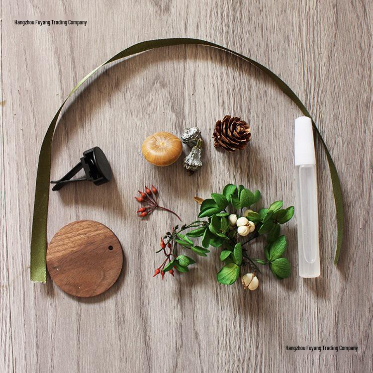 Summer Pine Cone & Dried Flower Car Vent Aromatherapy Decoration