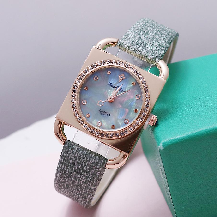 Nová módní personalizovaná jednoduchá sada hodinek Dámské hodinky Butterfly Digital Belt Fashion Watch