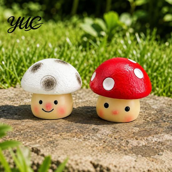 Decorative Resin Crafts Cute Mushroom Figurine, Desktop Ornament for Office Desk Home Decoration, Small Figurine Workstation Smiling Statue