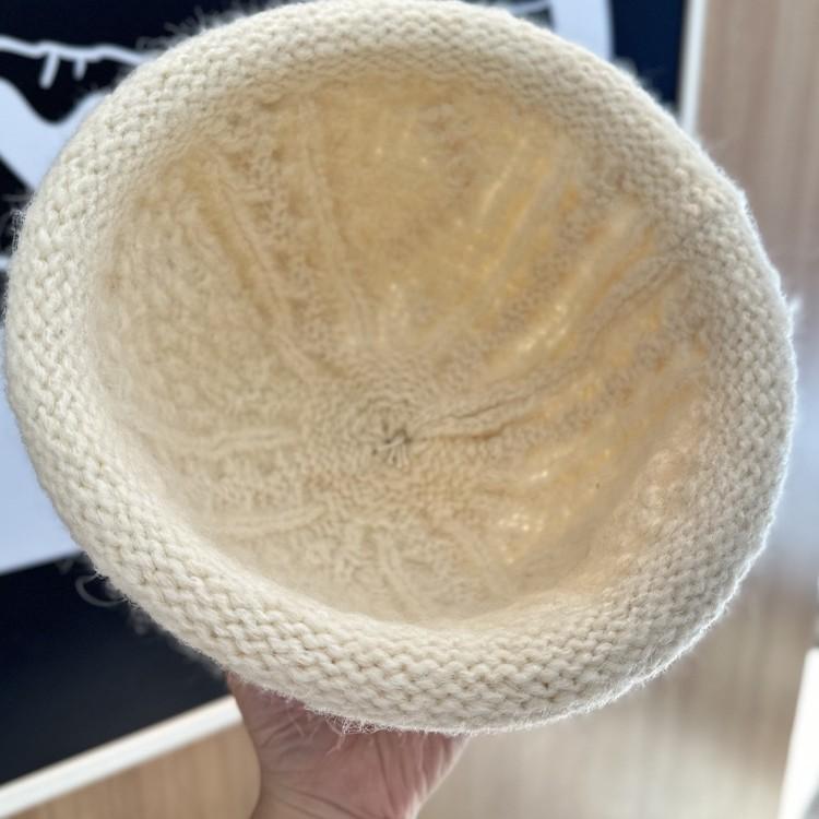 New Autumn and Winter Korean Style Knitted Hat for Women Cute and Fashionable Pullover Hat Warm Curled Landlord Hat Woolen Hat