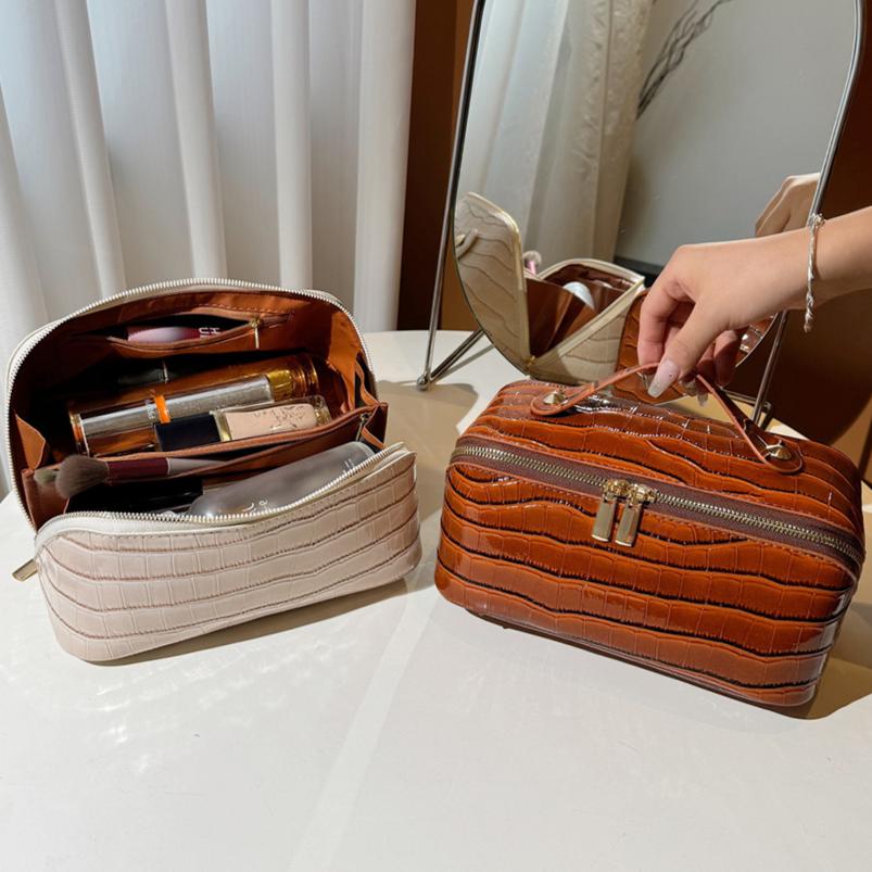 Large Capacity Makeup Storage Bags PU Leather Waterproof Cosmetic Bags Women Simple Travel Skincare Organizer Portable Wash Bags