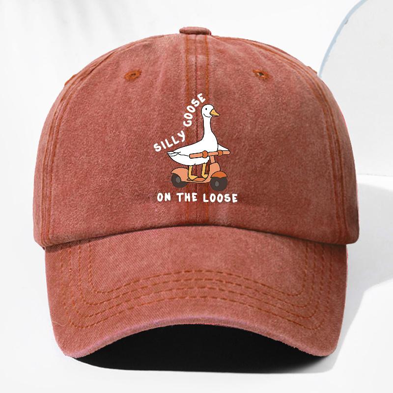 Unisex SILLY GOOSE ON THE LOOSE Large White Goose Print Washed Vintage Baseball Cap Fashionable Outdoor Hat for Men and Women
