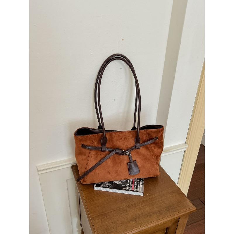 Underarm Bag Vintage Style Handbag with Large Capacity for Commuting