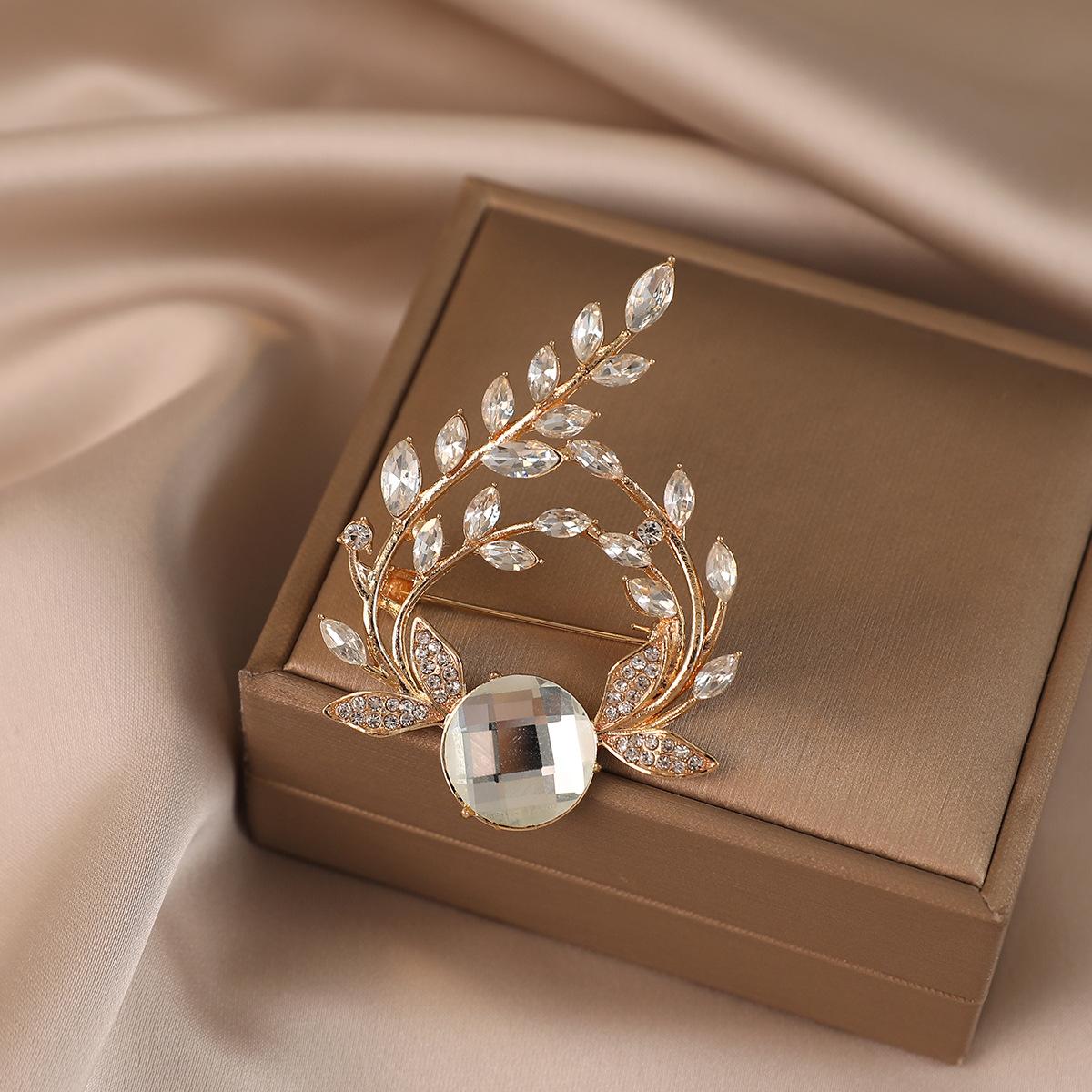 

Брошь из сплава в виде листа, высокого класса, с дизайнерским чутьем, нишевая, трансграничная, корсаж высокого класса