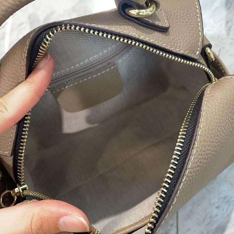 2026 New Leather Women's Bag Square Foreign Style Pillow Bag Versatile Fashion Temperament Portable Shoulder Bag Cross-border Wholesale
