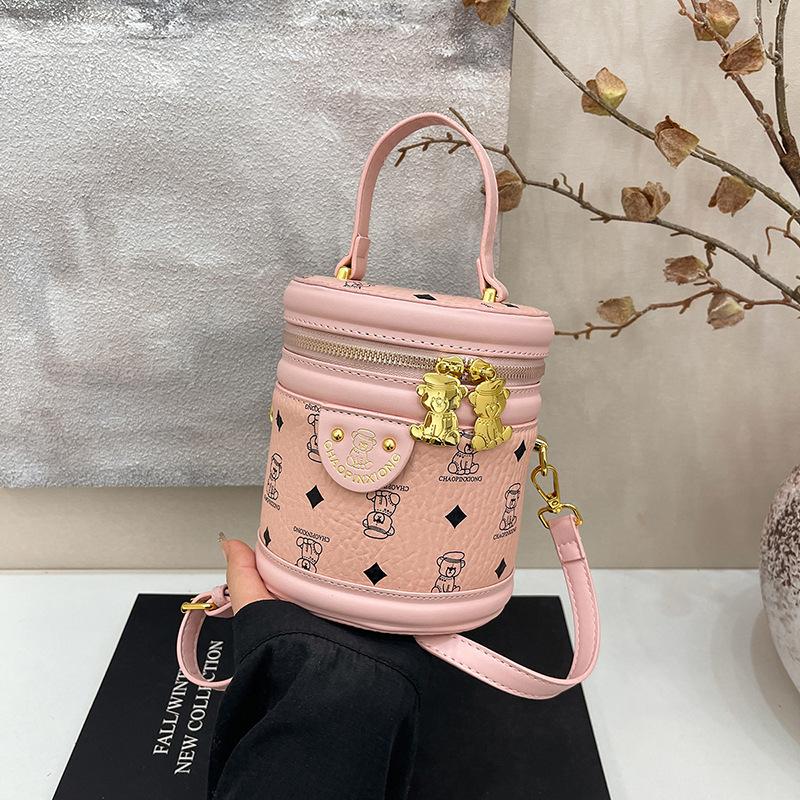 Summer new niche fashion contrasting color M bear rice bucket bag portable shoulder women's bag