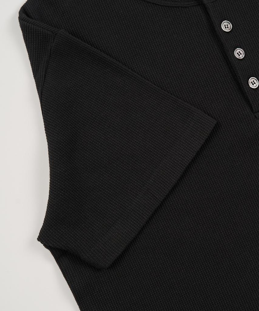 EXCONTAINER Henley Neck Waffle Half Sleeve (Black)