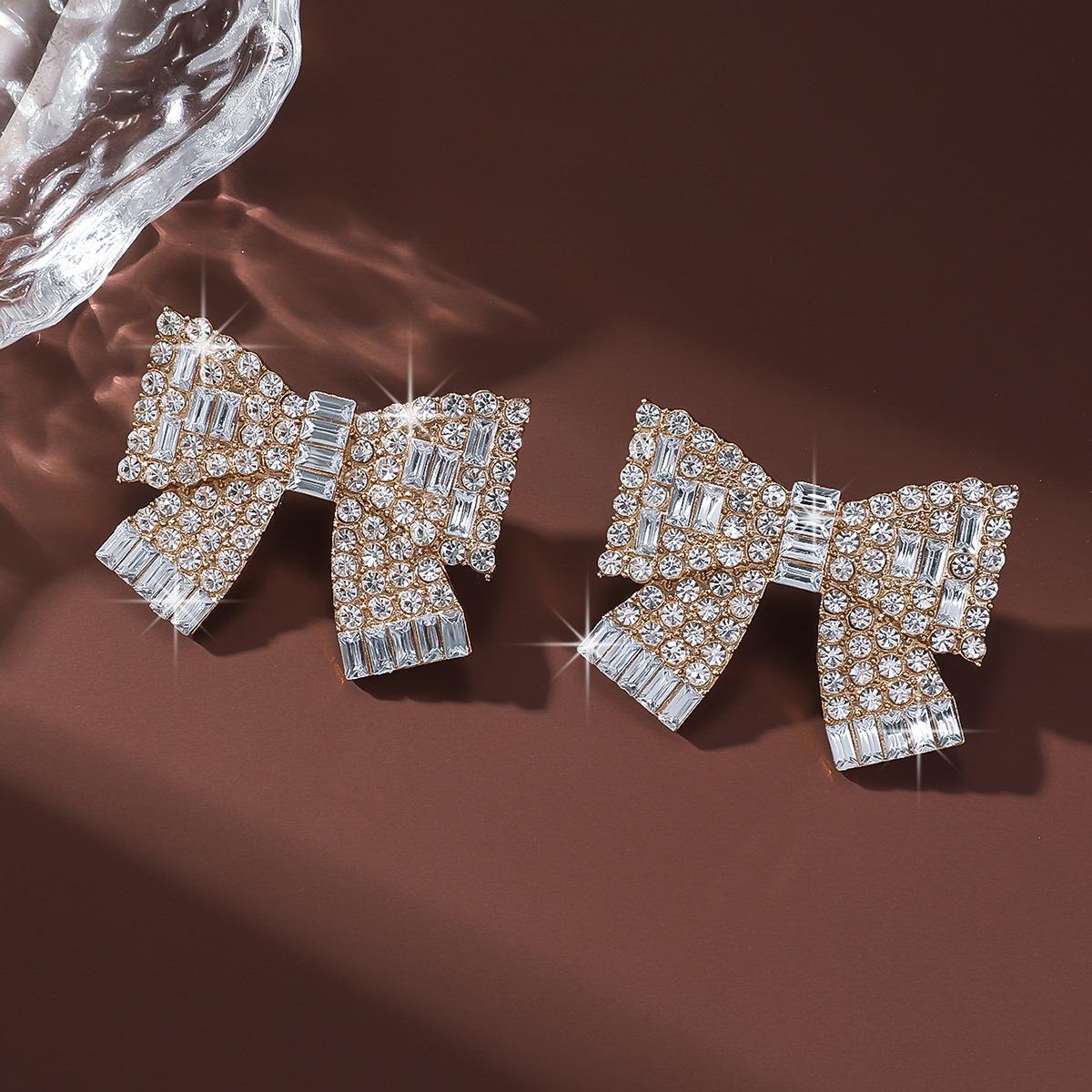 

Elegant Rhinestone Bow Earrings: High-End Diamond Studs for Evening Wear and Banquets