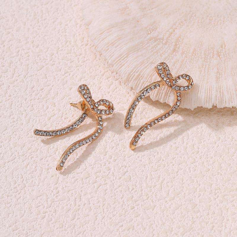 Akcesoria niszowe kolczyki sztyfty z metalową kokardką ins eleganckie modne wszechstronne kolczyki kobiety