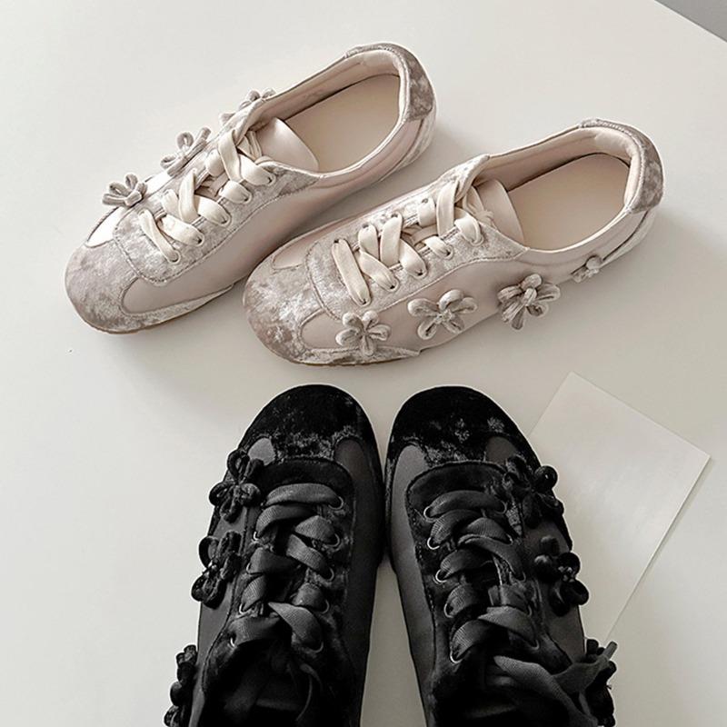 Riesige weiche Freizeitsportschuhe mit flachem Boden für Charakterbildung, Damen, neuer nationaler Stil, Schnürung, kleine Lederschuhe, Outdoor-Samt-Single-Schuhe, Loafer