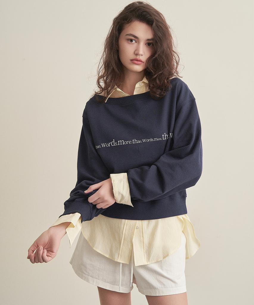 Iteoneolmomeonteu Off-Shoulder Lettering Crop Sweatshirt _ Navy