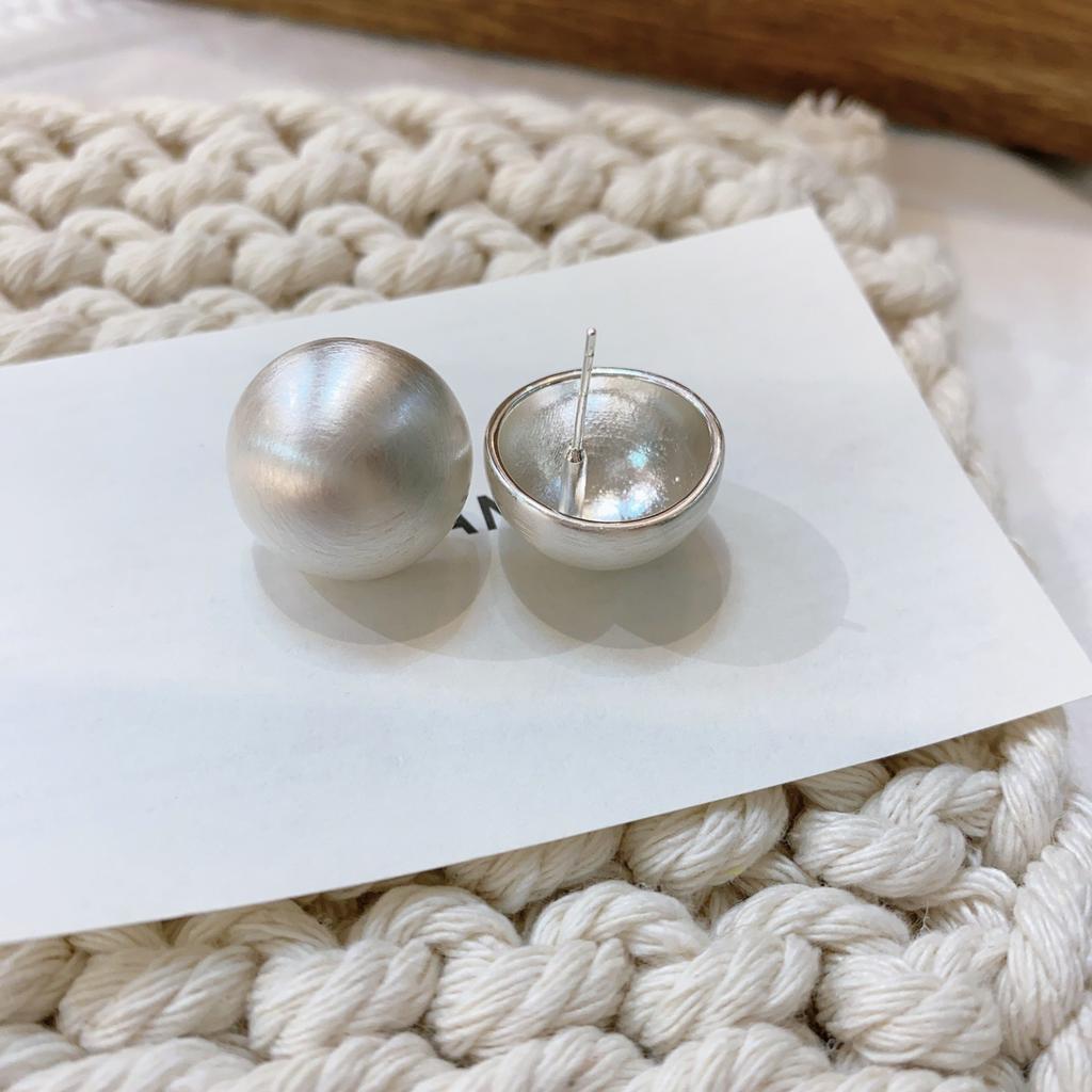 French Retro Exaggerated Personality Matte Metal Stud Earrings Female Korean Niche Versatile Temperament Fashion Earrings Earrings