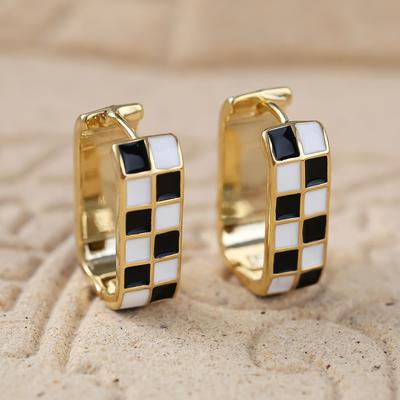 Orecchini scozzesi in bianco e nero di tendenza per le donne Moda Fibbia per l'orecchio Temperamento Orecchini a cerchio geometrici Accessorio per gioielli