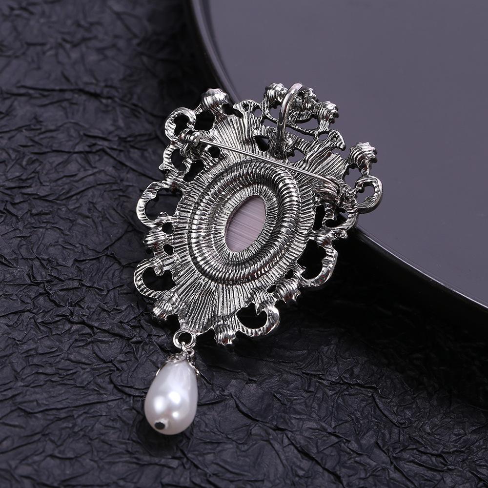 Vintage Court Antique Baroque Western Brooch Inlaid With Precious Stones Temperament Corsage Pin With Jewelry