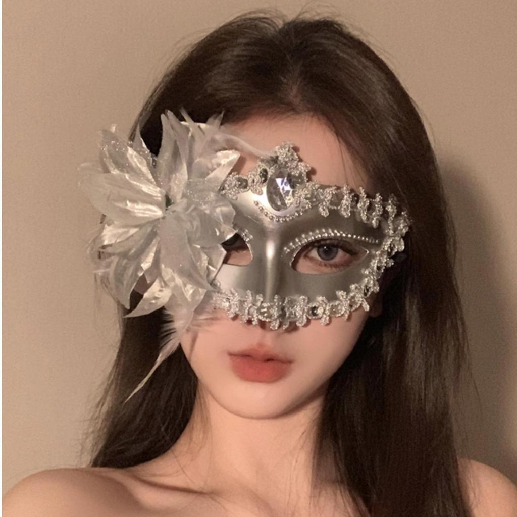 Mască de față sexy din dantelă cu pene - Accesoriu de petrecere mascat pentru Halloween