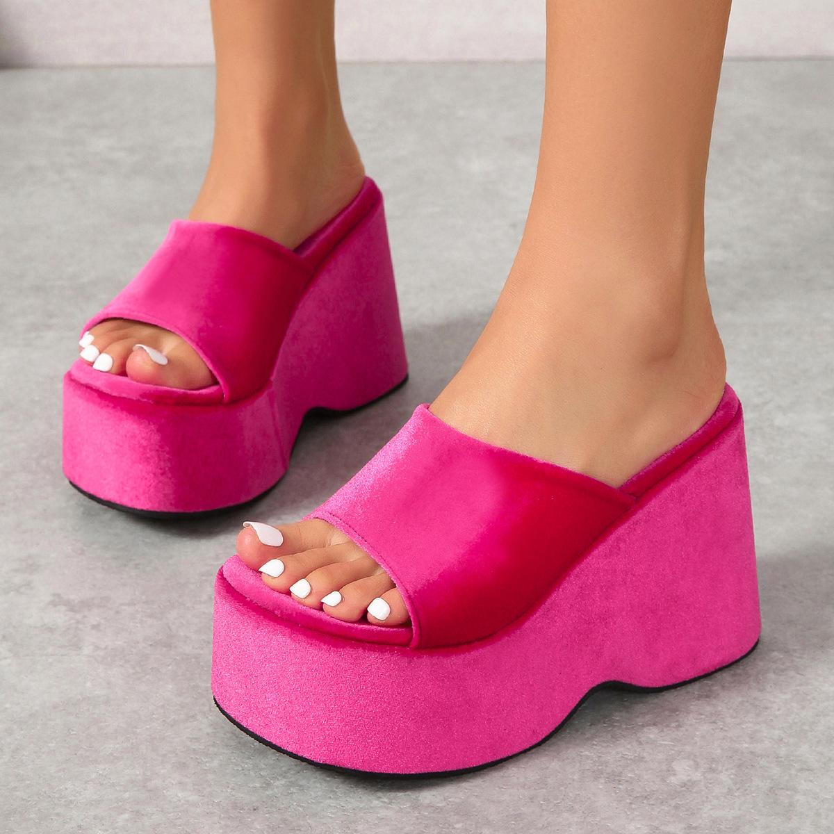 

2025 Лето Новые Женские Туфли Шлепанцы на Толстой Подошве Замшевые Повседневные Пляжные Шлепанцы для Женщин Шлепанцы на Высоком Каблуке Вьетнамки 35 розы красного