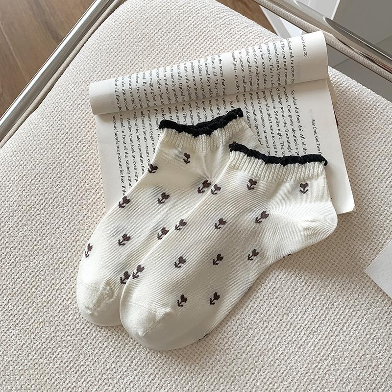 

Women s Spring and Summer Thin Boneless Boat Socks, Lace Retro Small Floral Cotton Socks, Versatile and Cute Short Socks for Women 1 pair білий
