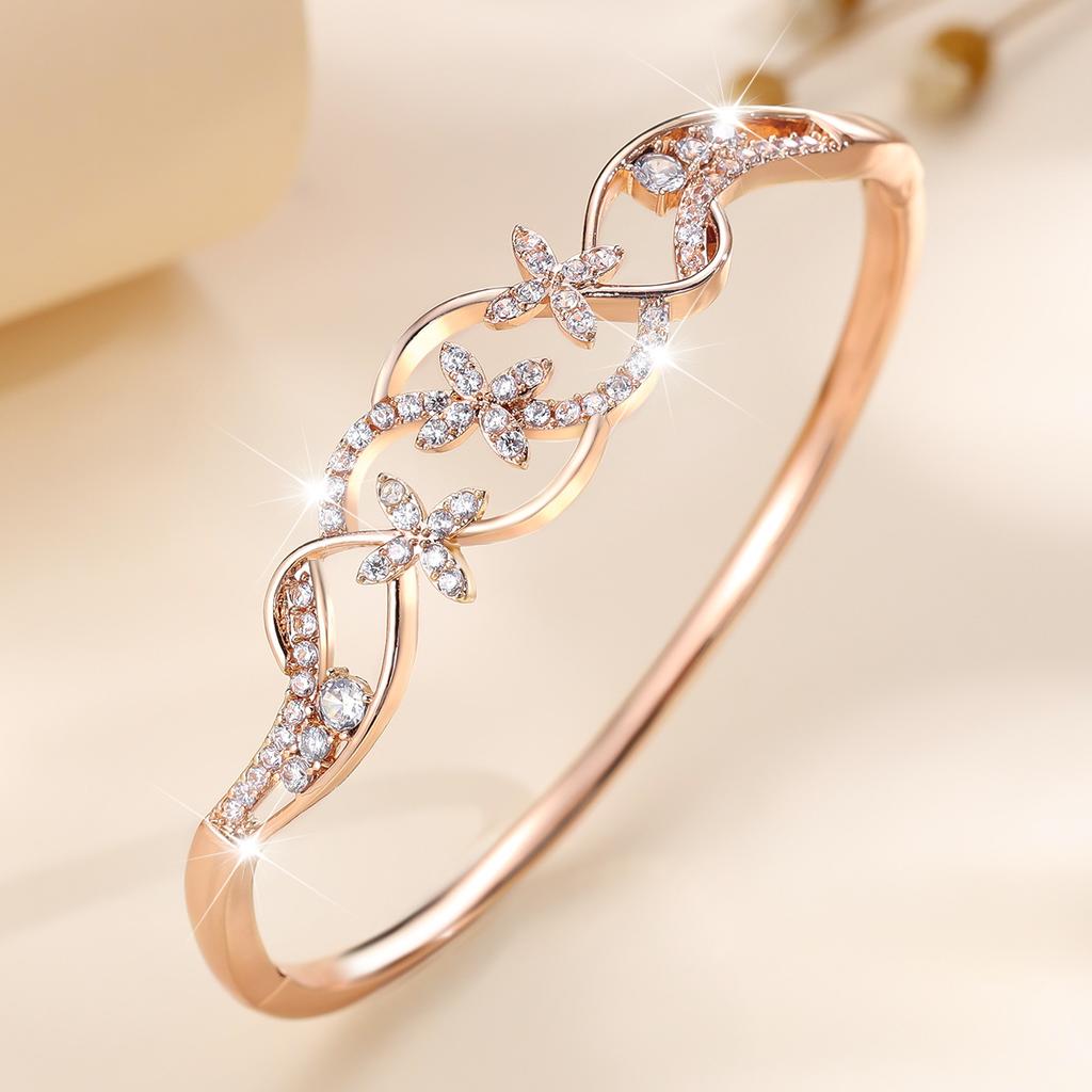 New Ladies Twist Small Flower Niche High-end Temperament Four-leaf Clover Bracelet