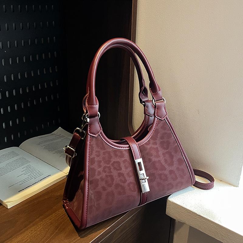 Niche Portable Small Bag Women's New Fashion Retro Leopard Print Shoulder Bag Casual Commuter Messenger Bag