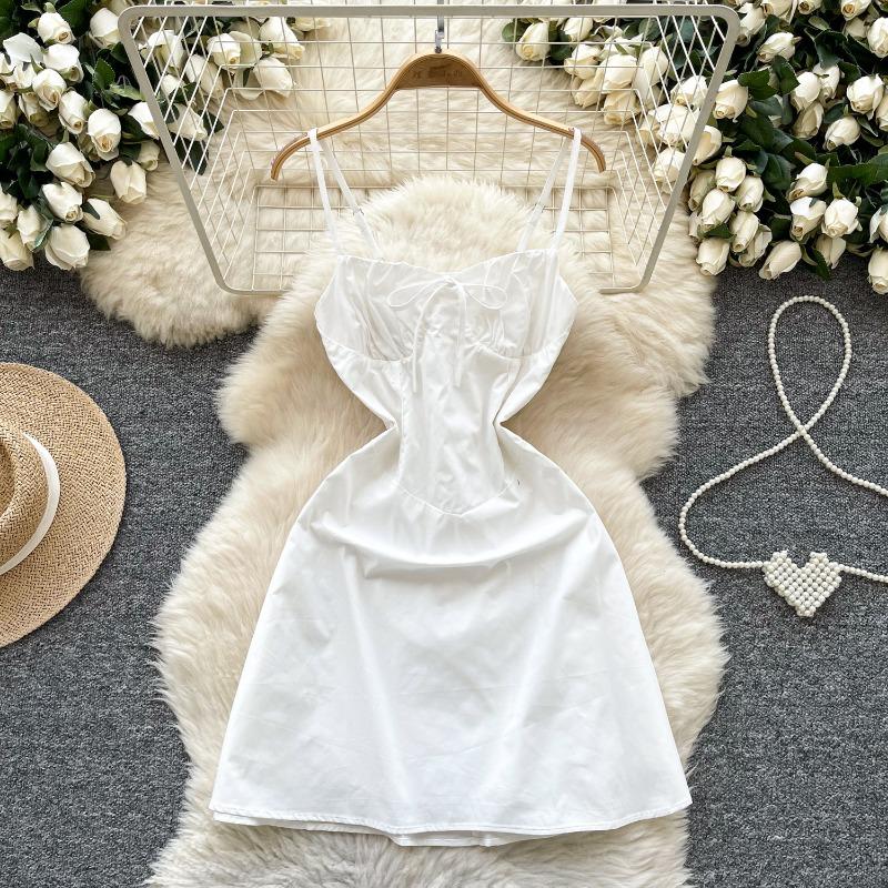 Letní dámské šaty s ramínky bez ramínek a šaty pro horkou holku