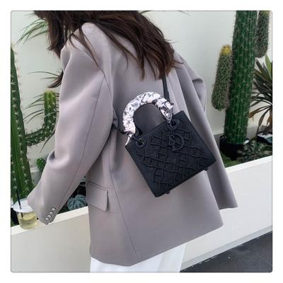 Sac messager haut de gamme nouveau sac brodé diamant princesse diana sac polyvalent mode foulard en soie sac à main à bandoulière unique sac femme
