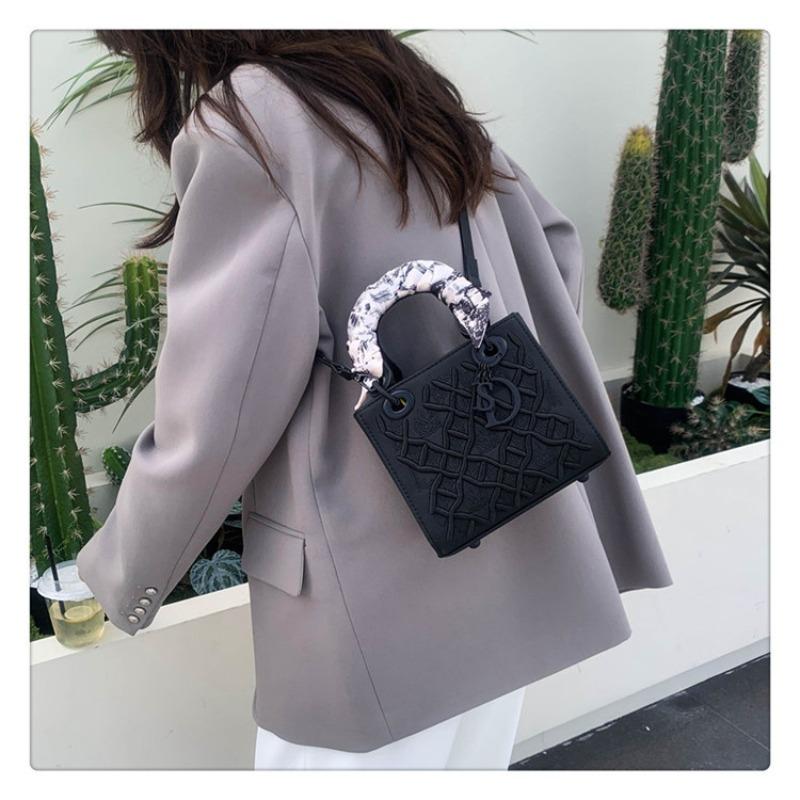 High-end messenger bag new embroidered diamond princess diana bag versatile fashion silk scarf single shoulder handbag bag women