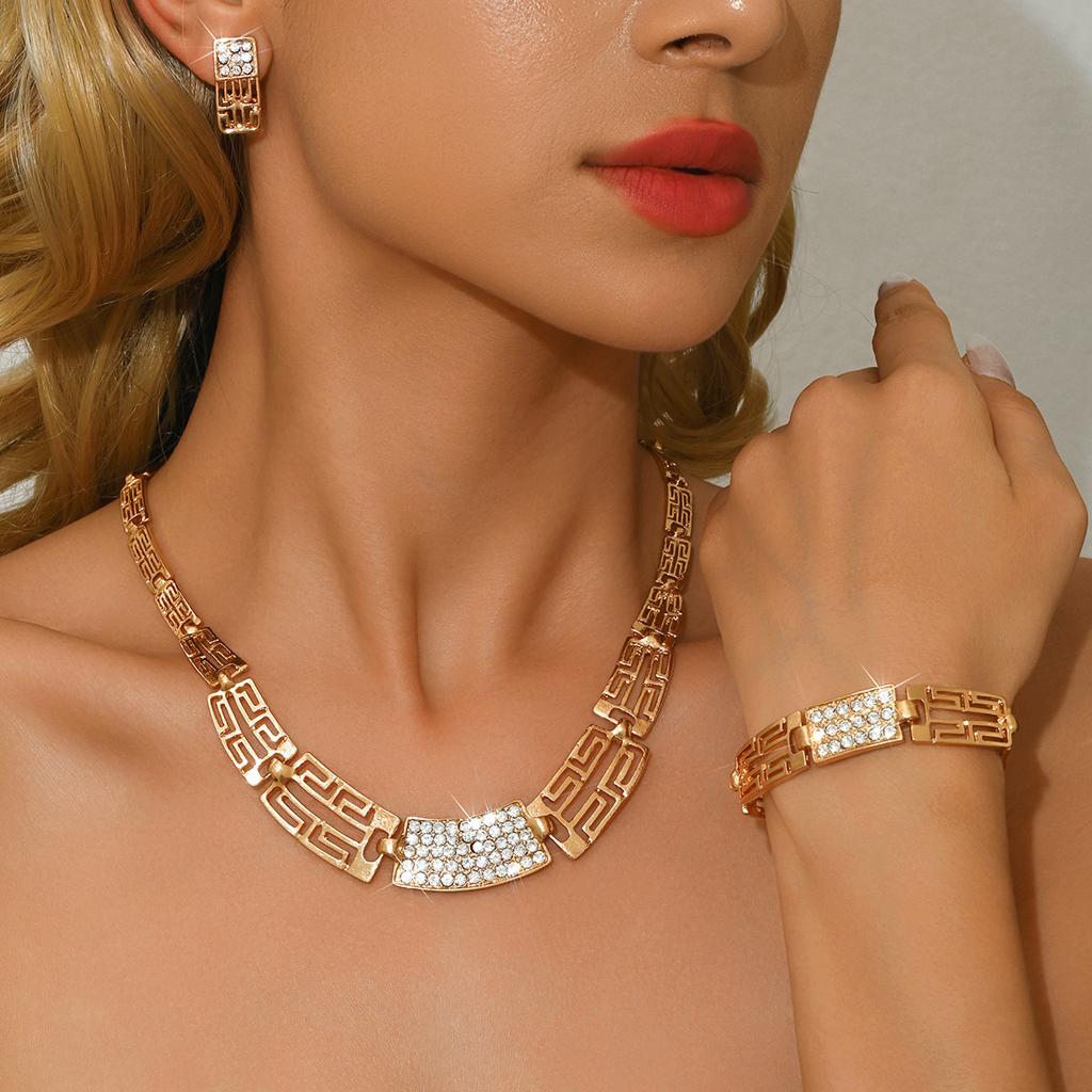 Commercio estero best seller gioielli di lusso leggero set di gioielli in lega collana orecchini anello bracciale set da quattro pezzi