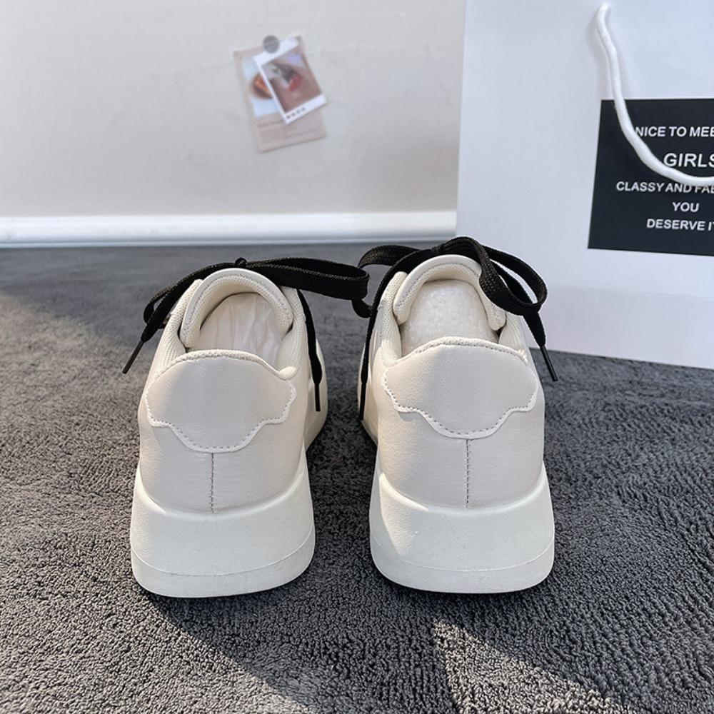 Fritidssko med flate hæler og tykke såler for kvinner